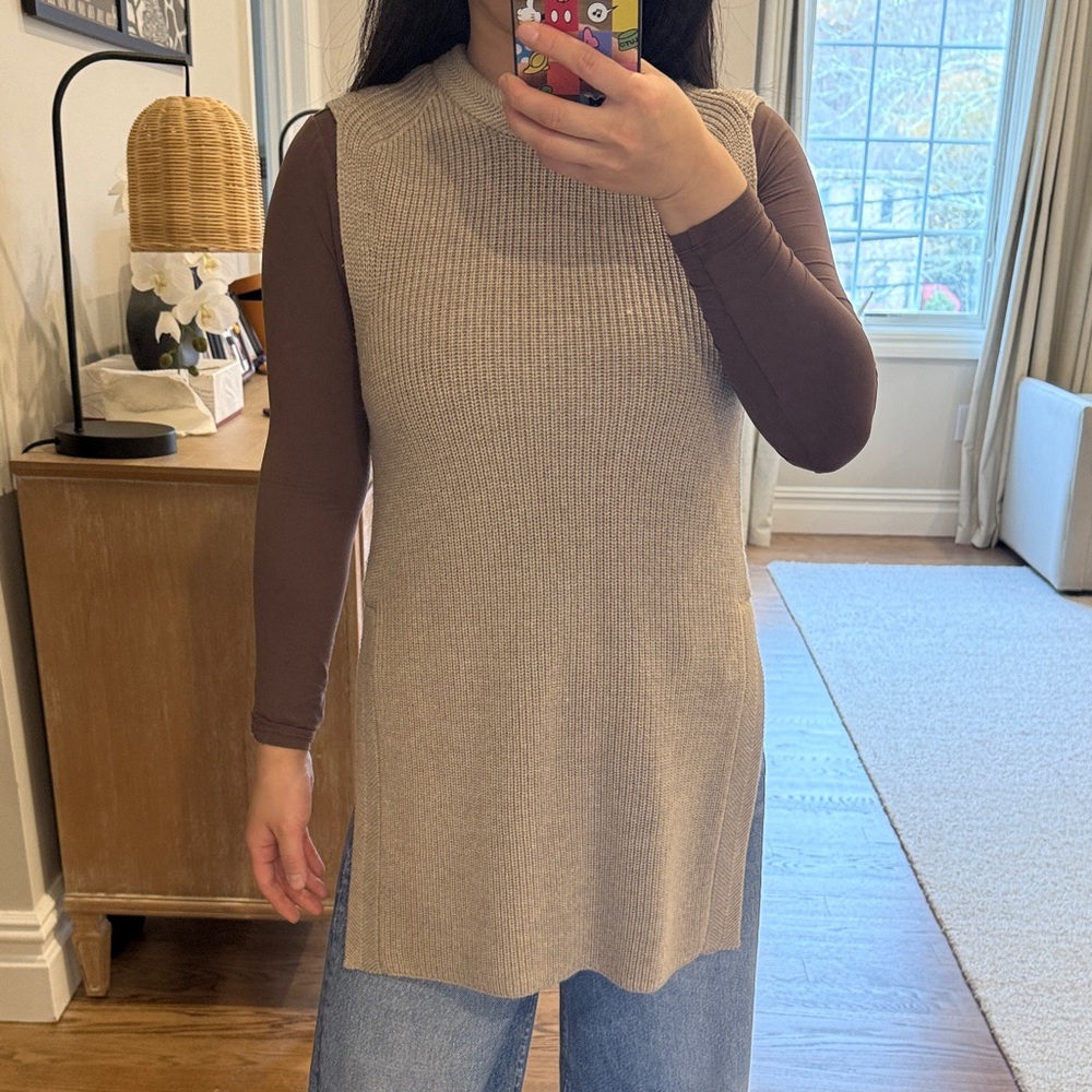 Sleeveless Beige Knit Tunic
